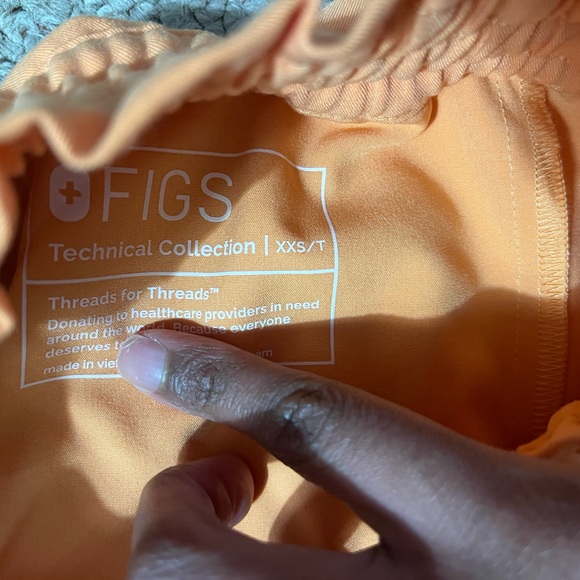 women’s figs shaka orange scrub set - Picture 8 of 11